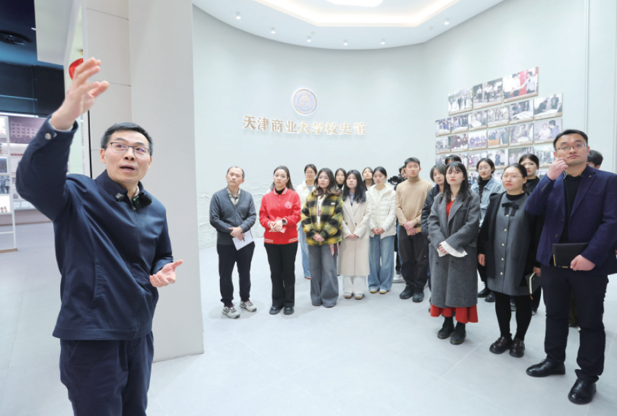 《天津教育報(bào)》報(bào)道我校黨委書記為學(xué)生上開學(xué)第一課